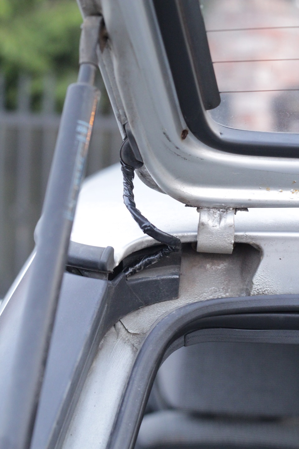 Новые колонки + проводка в крышке багажника. — Renault 5 (2G), 1,4 л ...