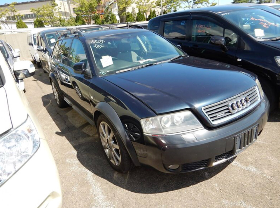 Этот конь торжественно примчал к нам в 🇷🇺 и выступил в роли донора — год/цвет и т.д. такое же как у меня — Audi Allroad (C5)