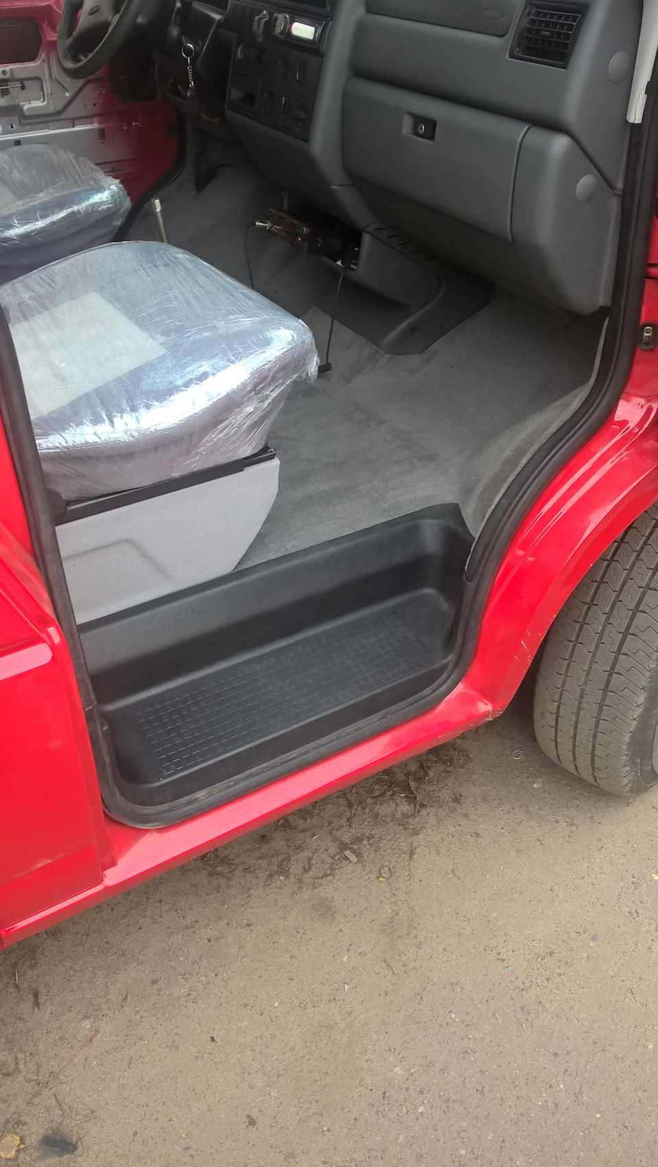 пластик авто (подножки) — Volkswagen Transporter T4, 2,5 л, 1999 года ...
