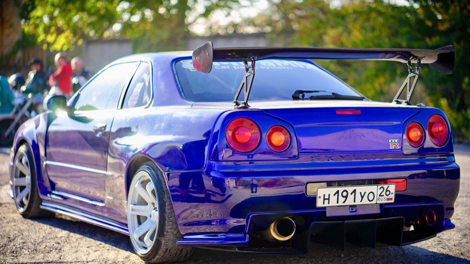 C West Nissan Skyline r34