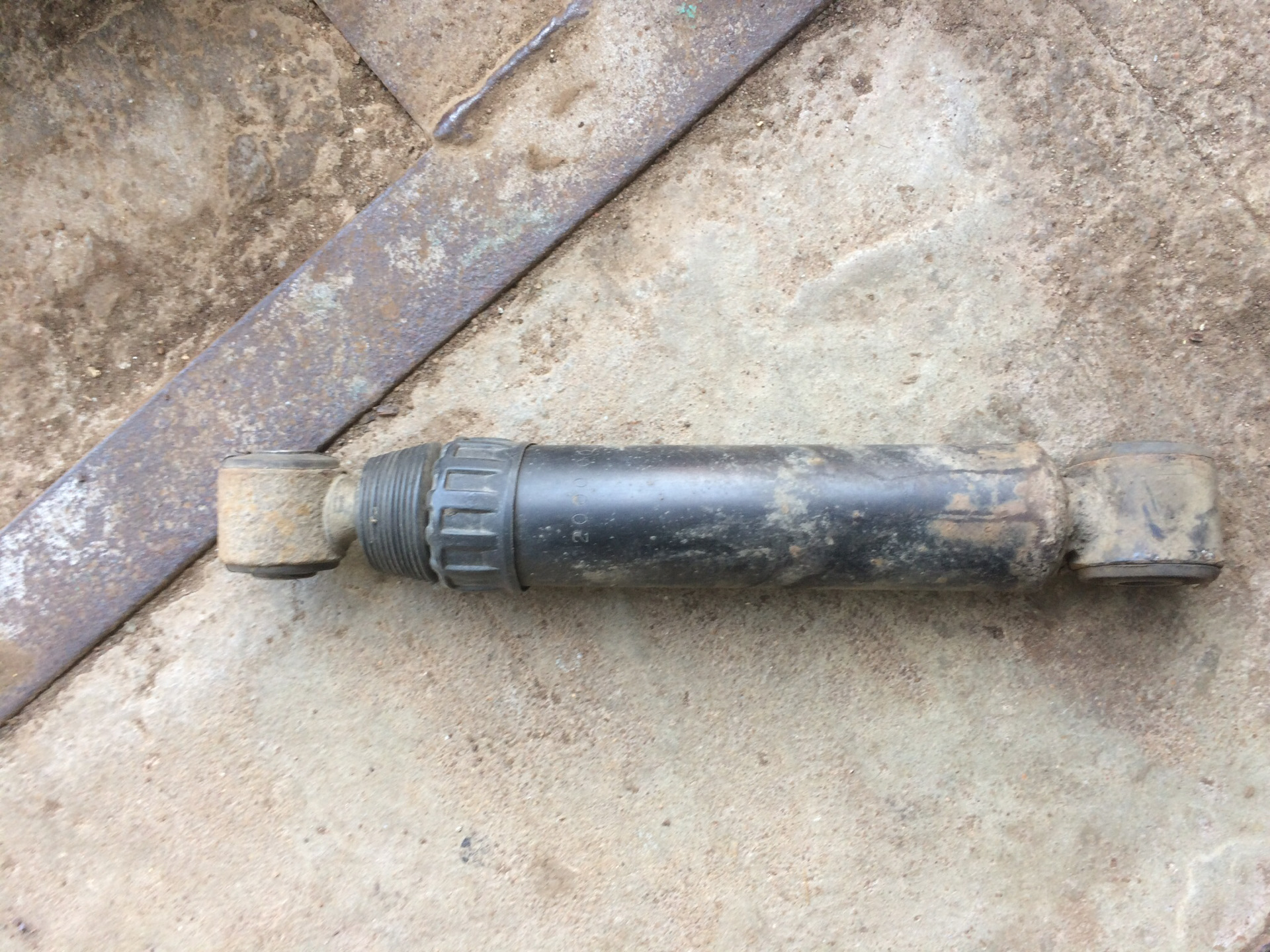 Амортизатор 85 32 013. Kyb 441093. Задний амортизатор ситроен ксара. Задний амортизатор ситроен ксара. Задние амортизаторы ситроен с кроссер.