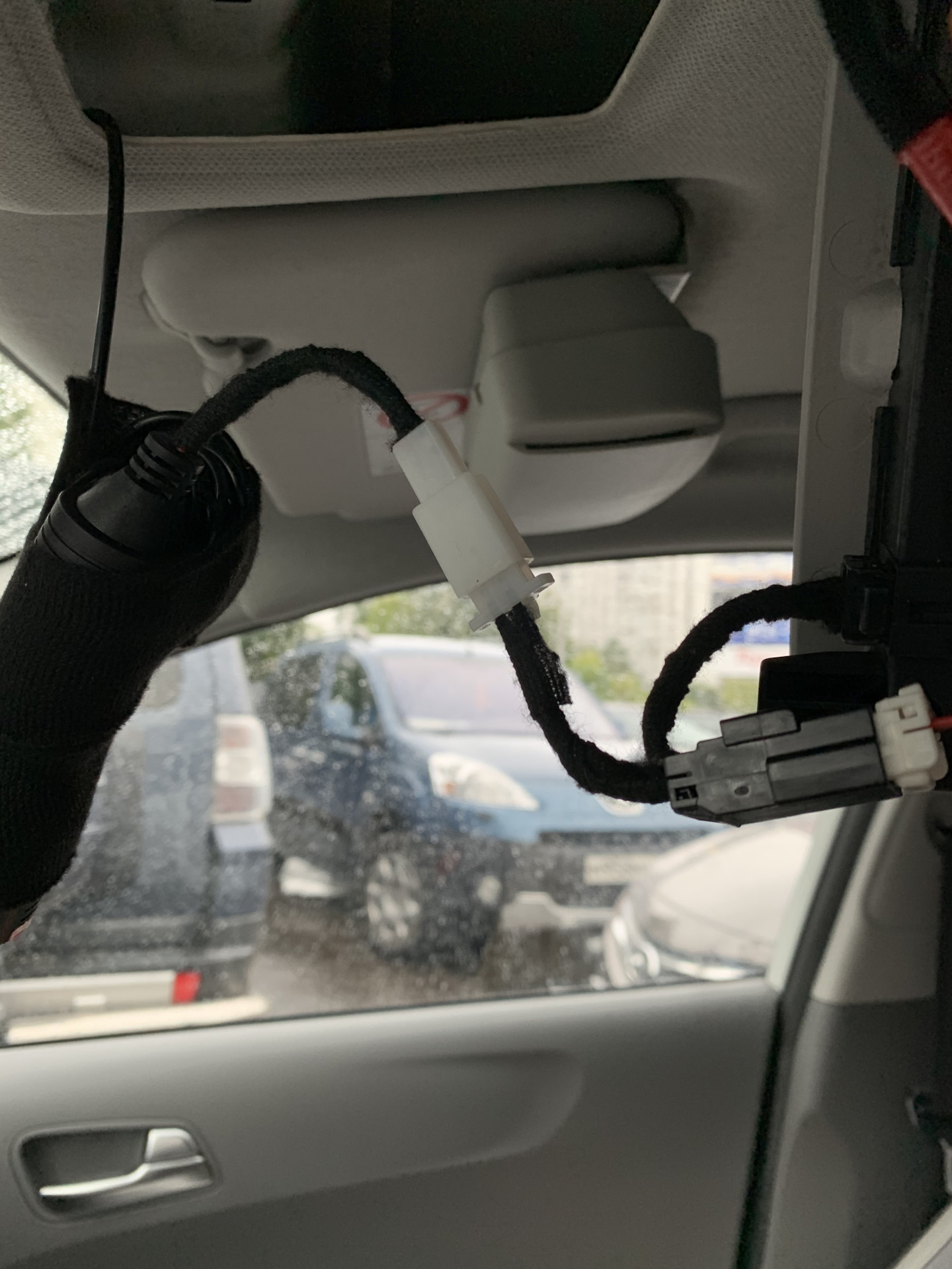 Мелочи. Питание регистратора и футляр для очков. — KIA Picanto (3G), 1 ...