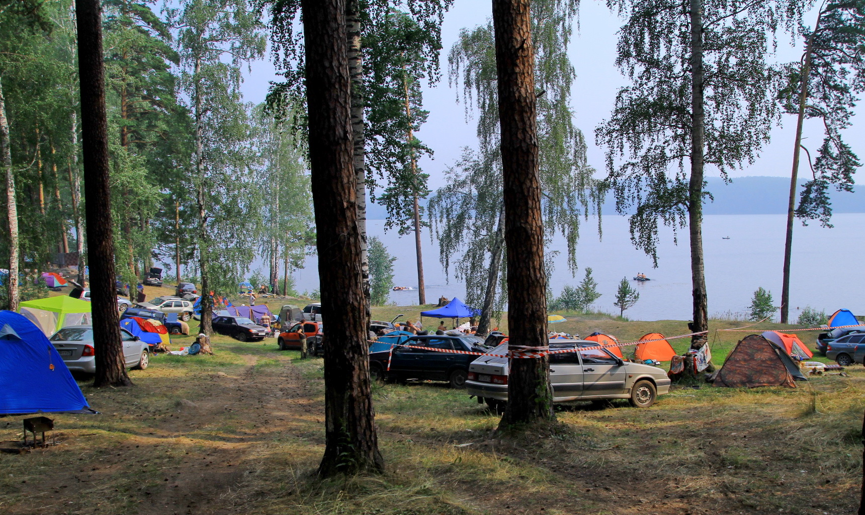 Палаточный лагерь на озере Акакуль