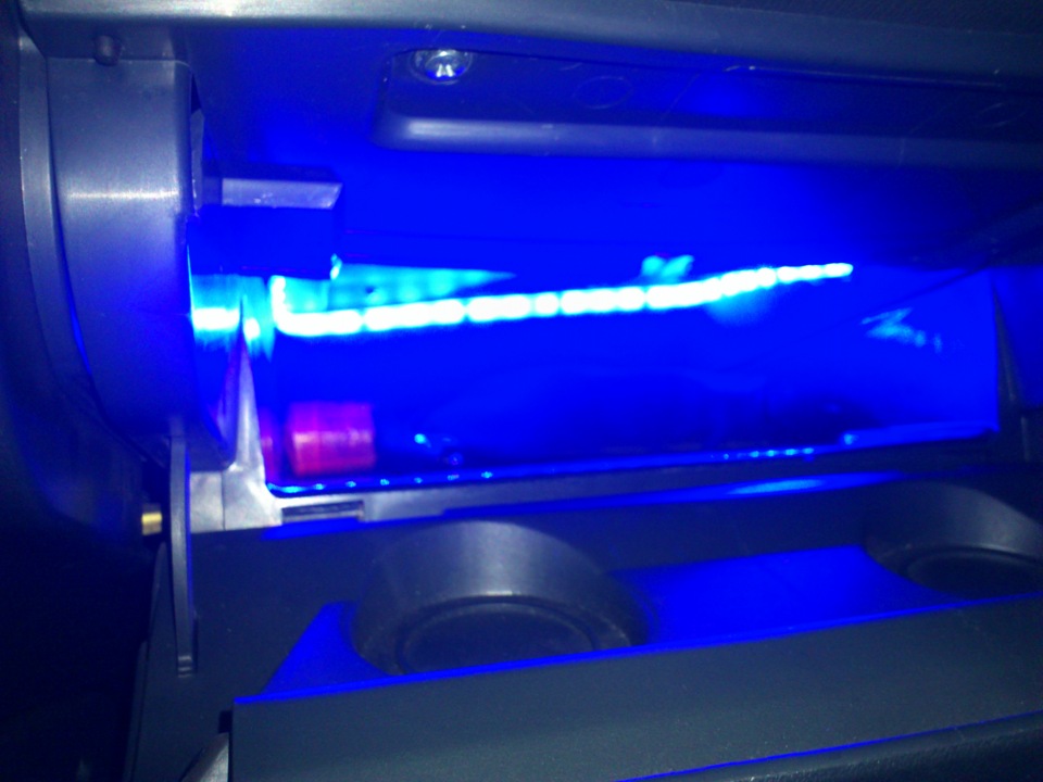 Алмазная крошка на деталях интерьера и подсветка бардачка — Lada 2114 ...