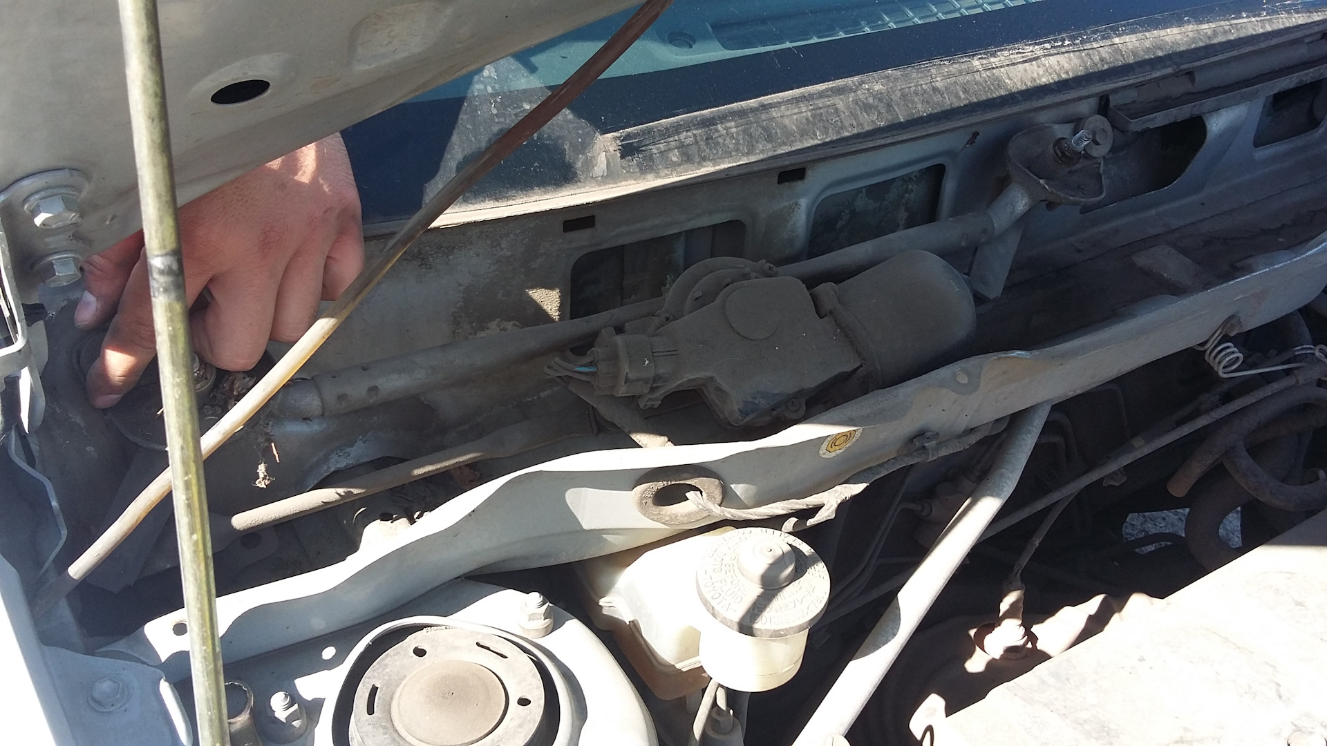Как снять трапецию дворников на маз Ремонт трапеции дворников RUNX - Toyota Corolla RunX, 1,5 л, 2002 года своими ру