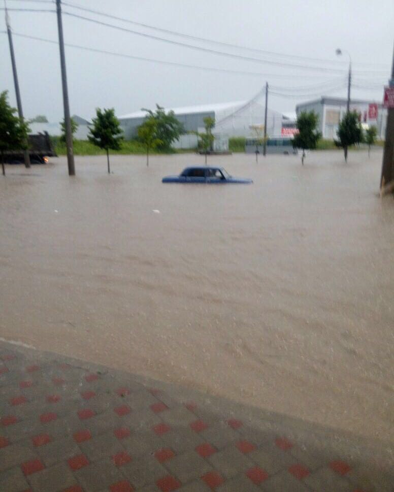 Улица московская краснодар. Наводнение в краснодаре. Наводнение туапсе лермонтово. Афипский краснодарский наводнение. Наводнение в краснодаре.