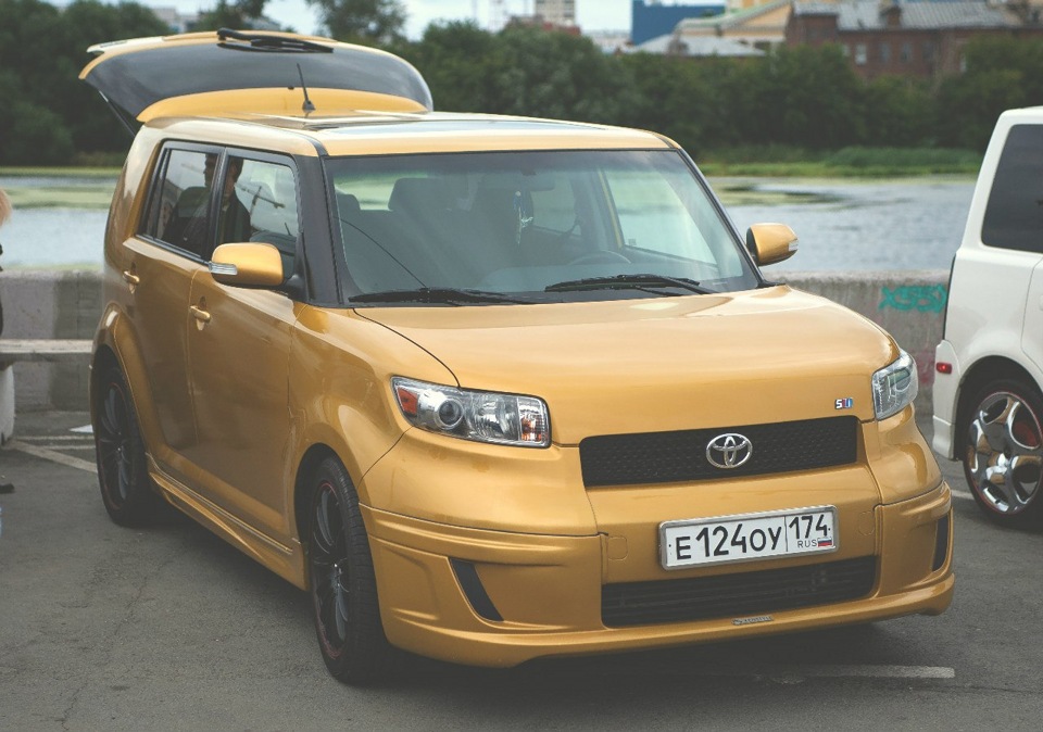 Scion XB 2