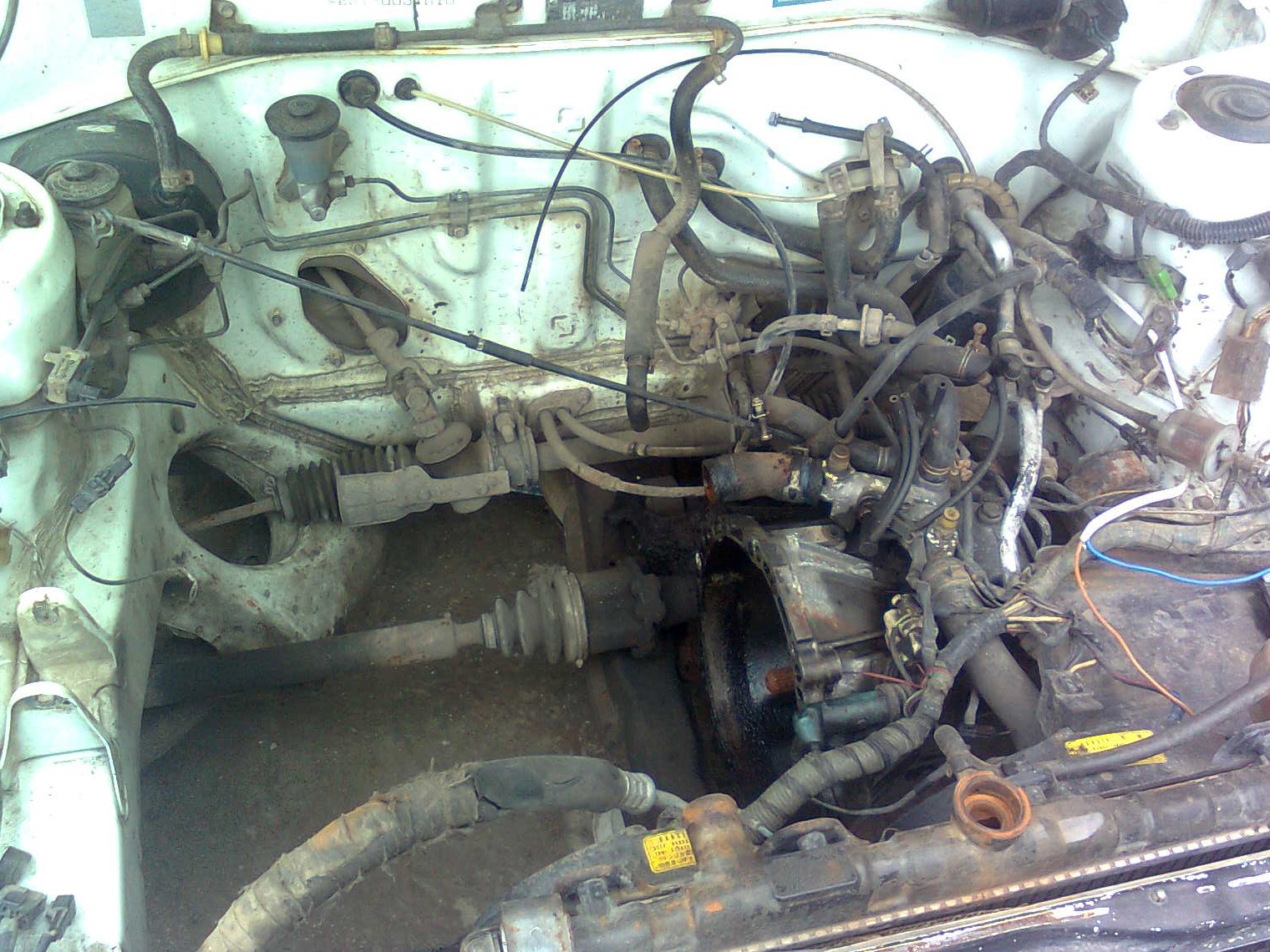 They removed the motor  UPDATED - Toyota Corolla 15 liter 1985
