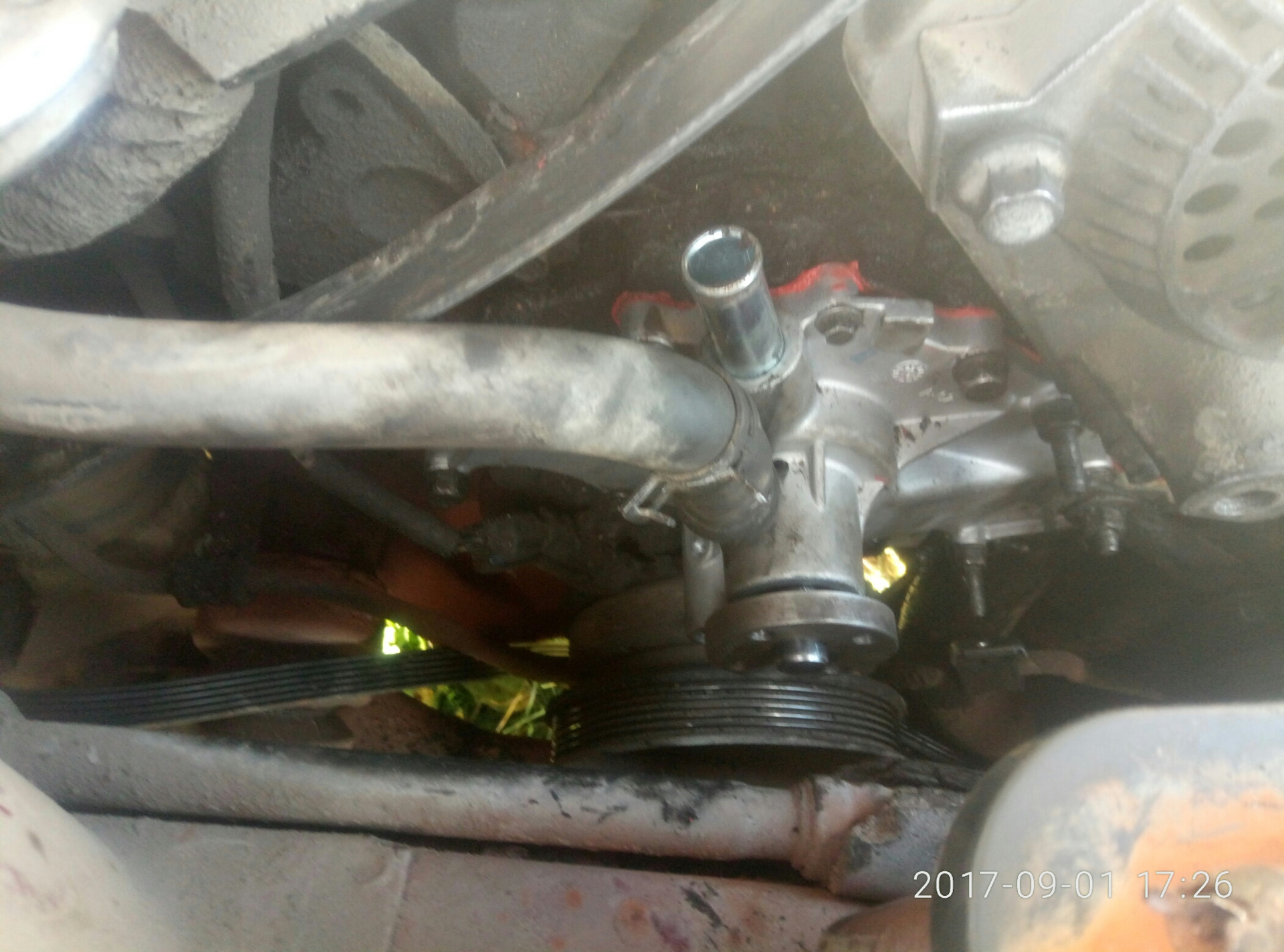 Помпа каптива 2. Через помпу попадает. Через помпу попадает. 015. Помпа на двигатель к 4 м cbm.