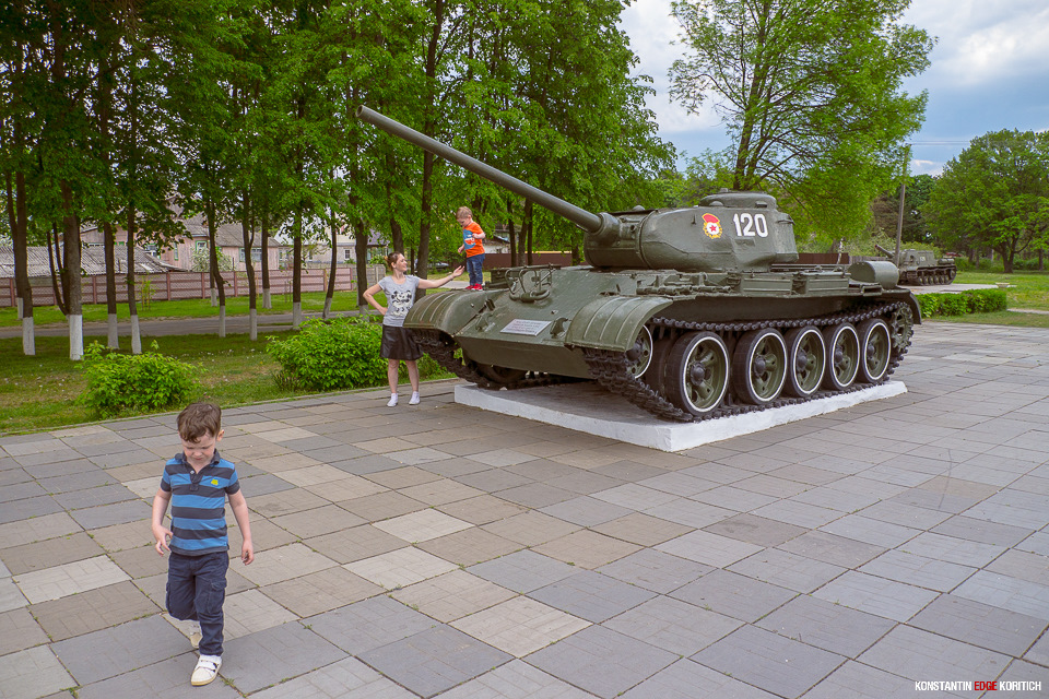 Очень много танков времен Великой Отечественной. Но это редкий экземпляр Т-44. — Great Wall Wingle 3