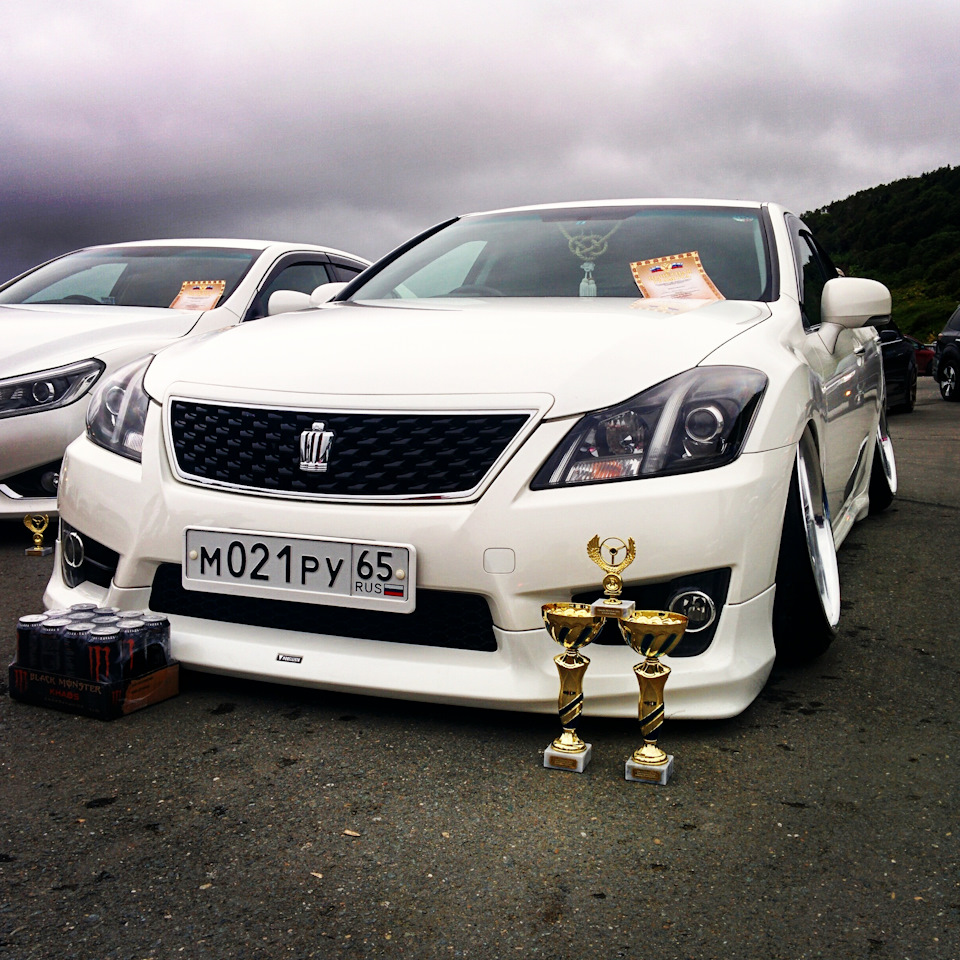 Toyota Crown athlete 2016