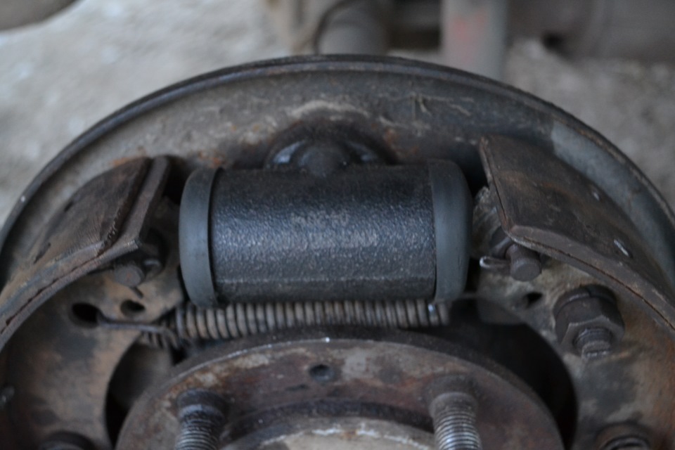 Замена тормозов. — ГАЗ 31029, 2,4 л, 1995 года | своими руками | DRIVE2