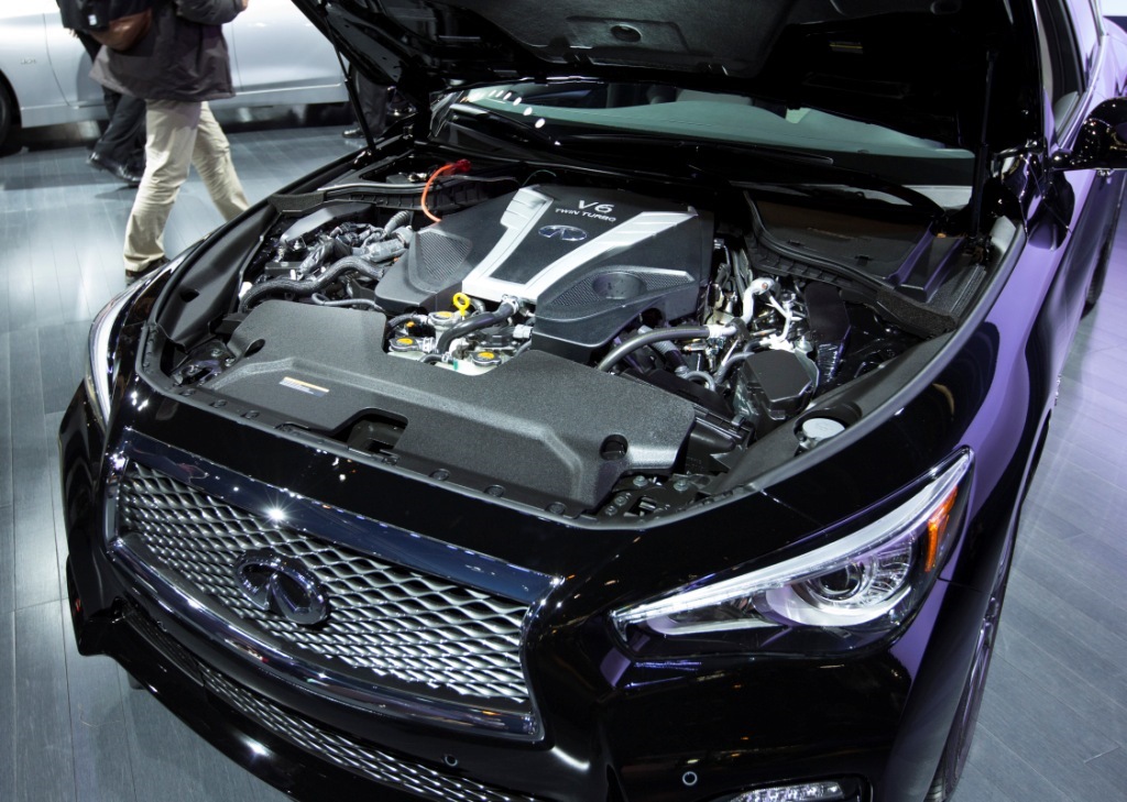 Infinity engine. Двигатель Инфинити q50. Infiniti q50 двигатель. Инфинити q50 двигатель новый. Двигатель Инфинити q50 3.0 Turbo.