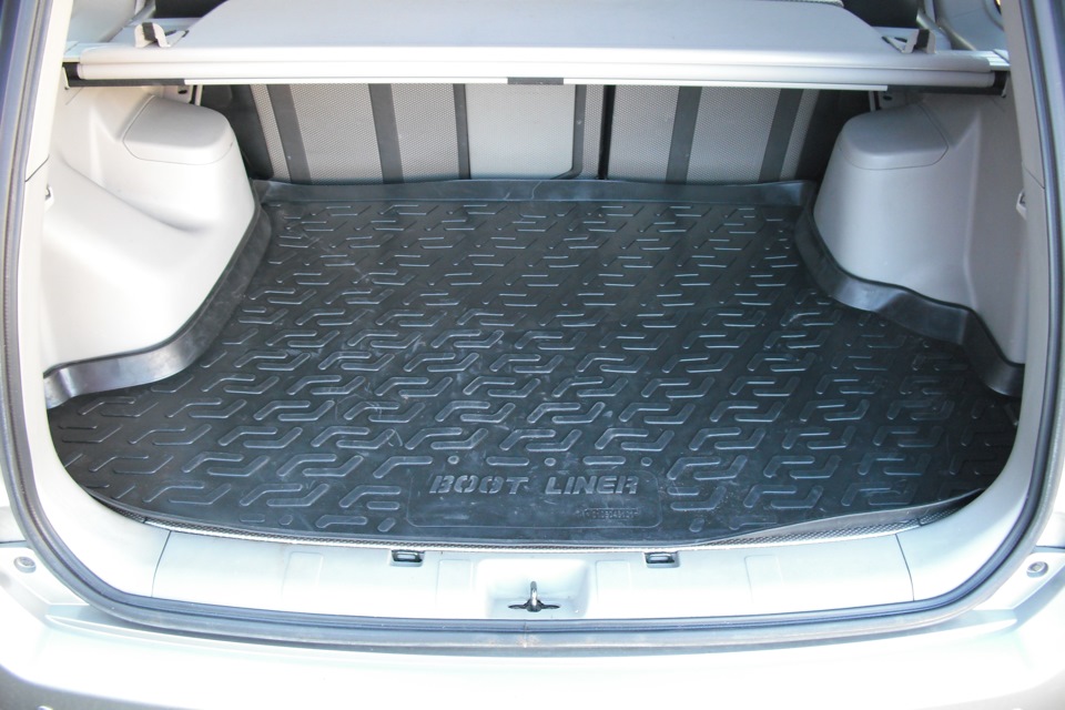  ковер в багажник. — Nissan X-Trail I (t30), 2,5 л, 2006 года .