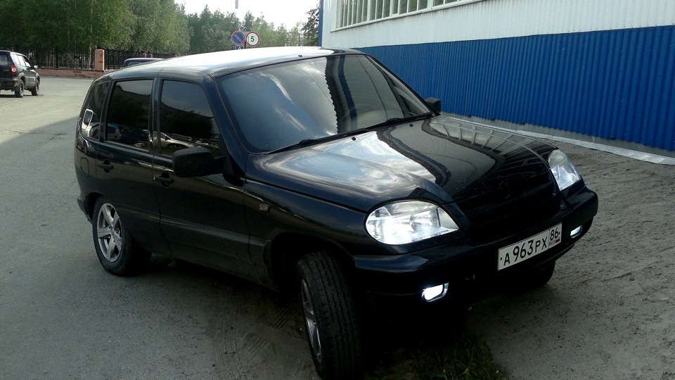 Chevrolet Niva черная