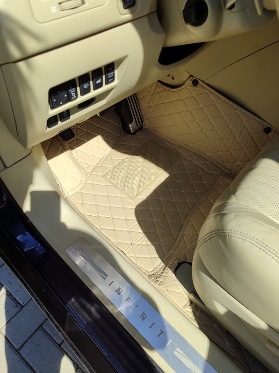 Фото в бортжурнале Infiniti QX70