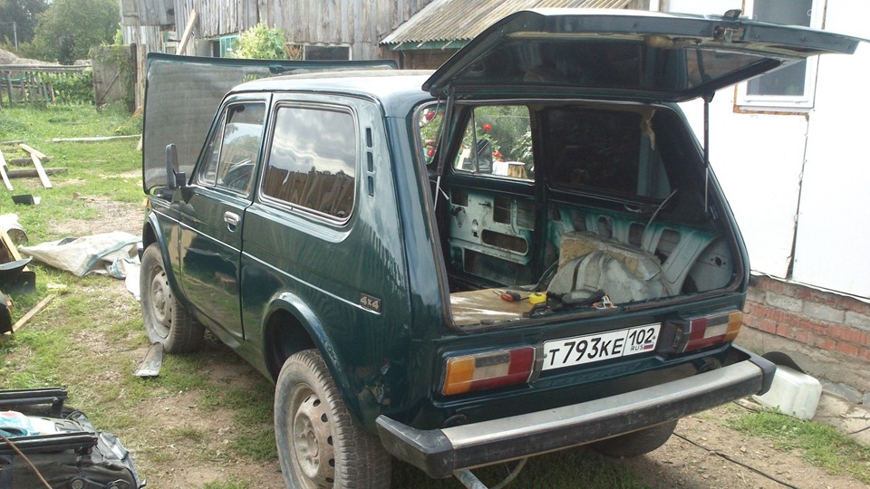 Перекрасили в цвет "Морская пучина" — Lada 4x4 3D, 1,6 л, 1991 года ...