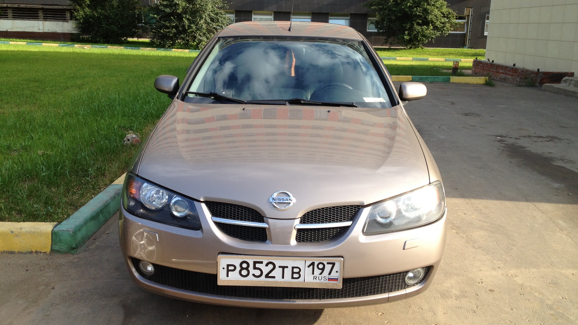 Nissan almera luxury. Nissan Almera 1.8 Luxury 2006. Ниссан Альмера 1.8 Luxury 2005. Ниссан Альмера 1 8 Luxury n16 2003. Ниссан Альмера 1.8 Luxury n16 2003 золотой.