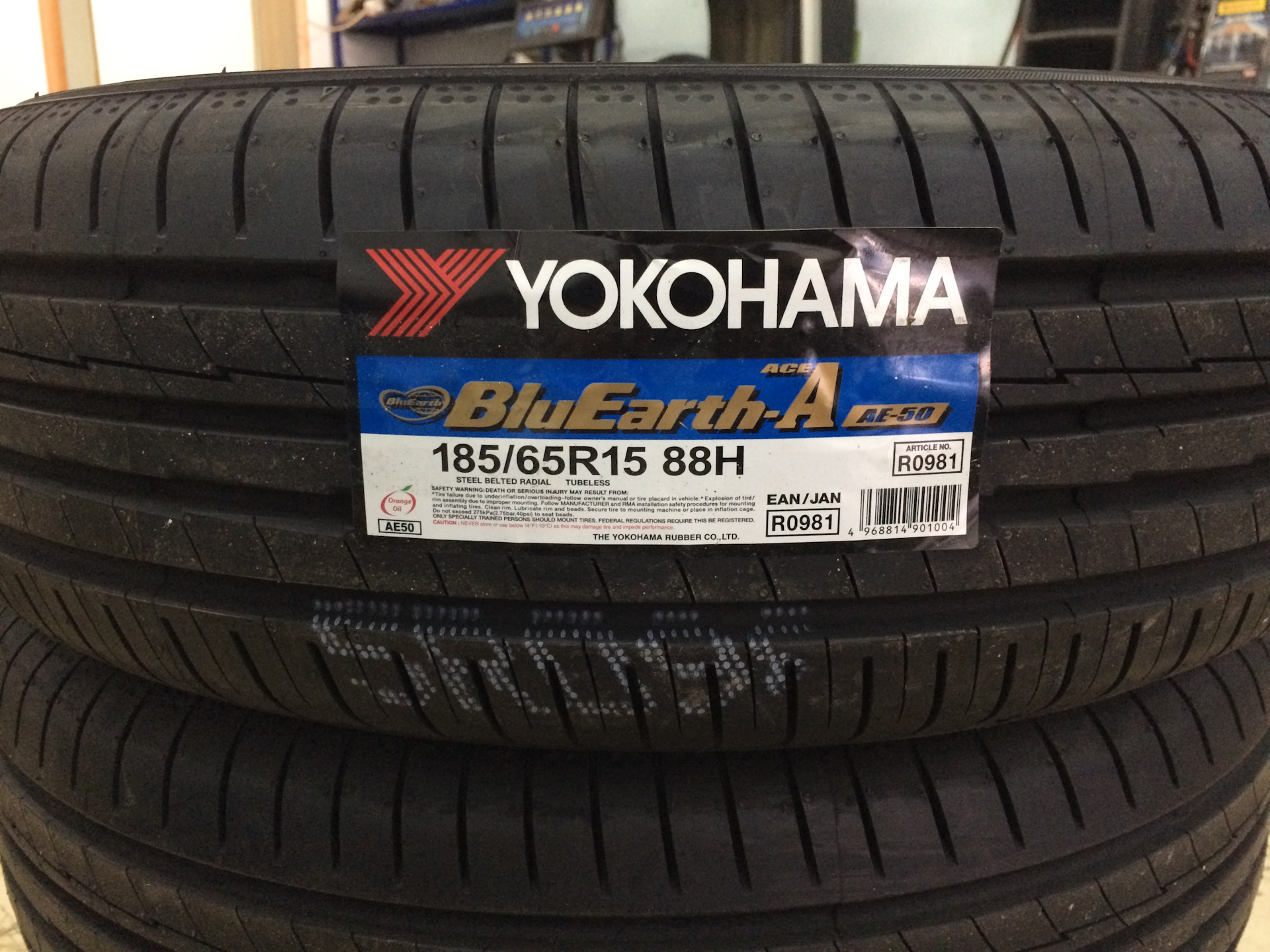 Резина якохама отзывы. Резина Yokohama летняя. Шины Yokohama 185/65 r15 88q. Йокогама производитель Страна. Yokohama BLUEEARTH es e53.