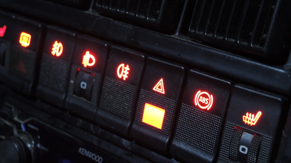 Пересвет кнопок светодиодами (полная рамка) — Audi 80 (B3), 1,8 л, 1989 ...