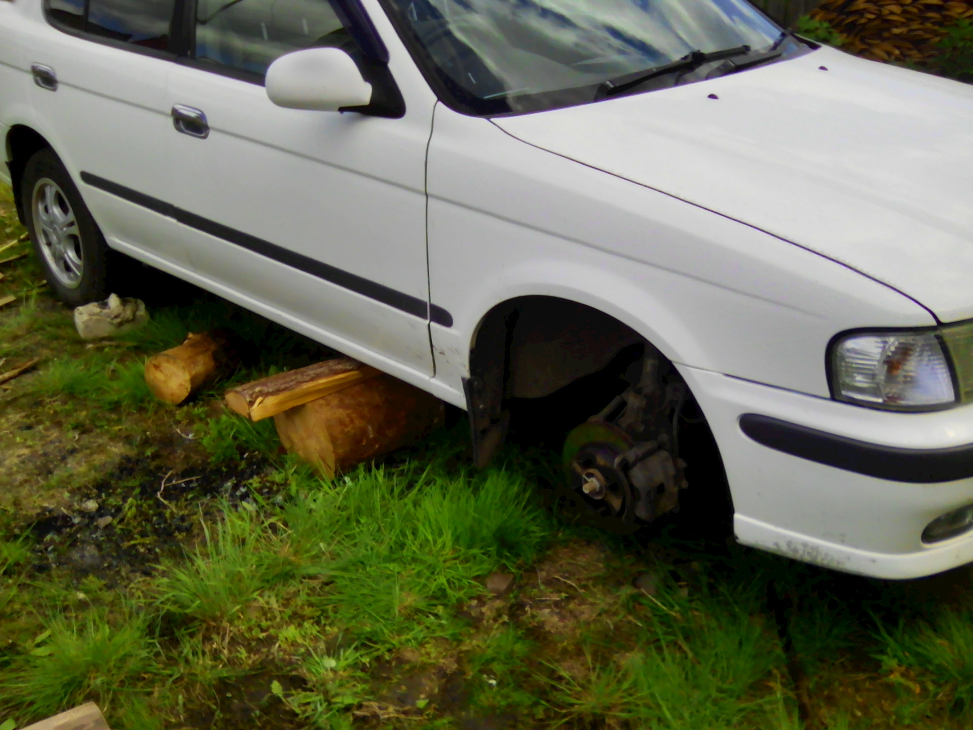 23) замена сайлентблоков передней подвески — Nissan Sunny (B15), 1,5 л ...