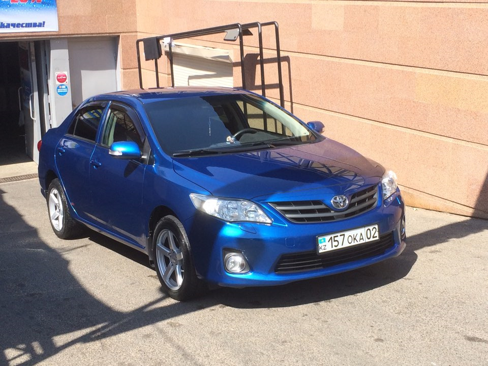 Toyota Corolla 2013 синий