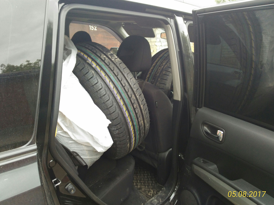 Новый комплект шин готов к установке. — Nissan X-Trail II (t31)