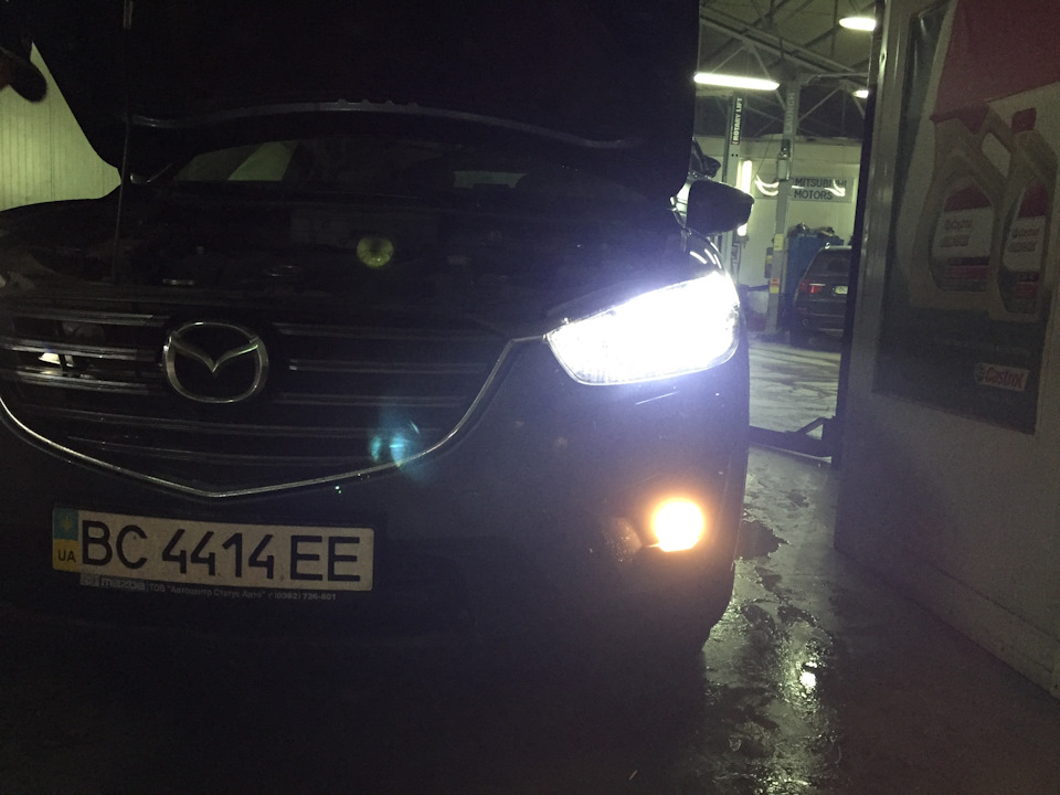 Подсветка мазда сх 5. Мазда СЧ 5 галоген. Доработка фар Mazda CX 5. Лампочки в фару Мазда СХ -5. Снятие фары Мазда сх5.