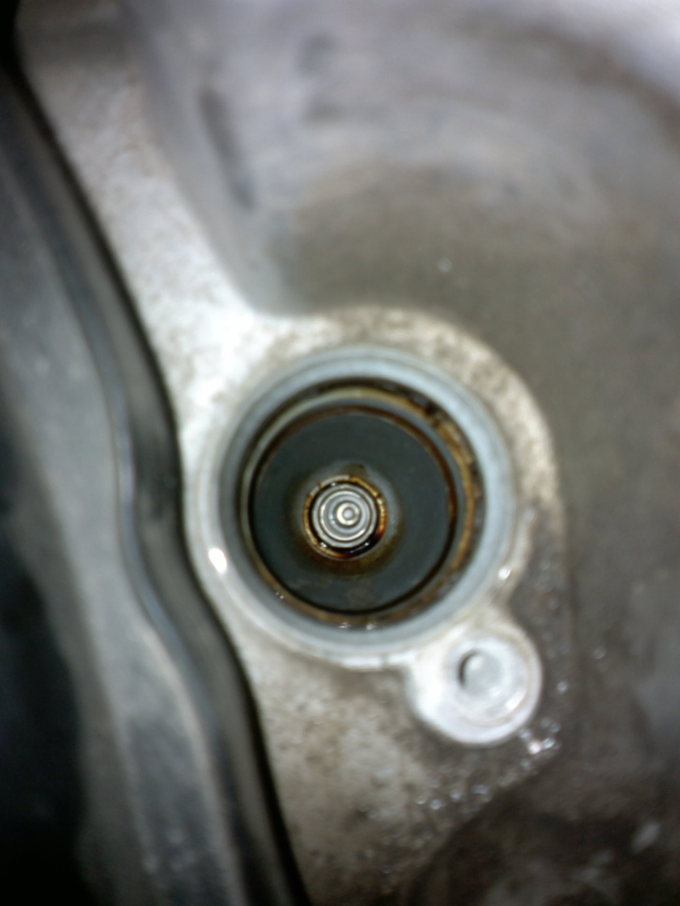 Свеча погрязла в масле — LADA Приора хэтчбек, 1,6 л., 2012 года ...