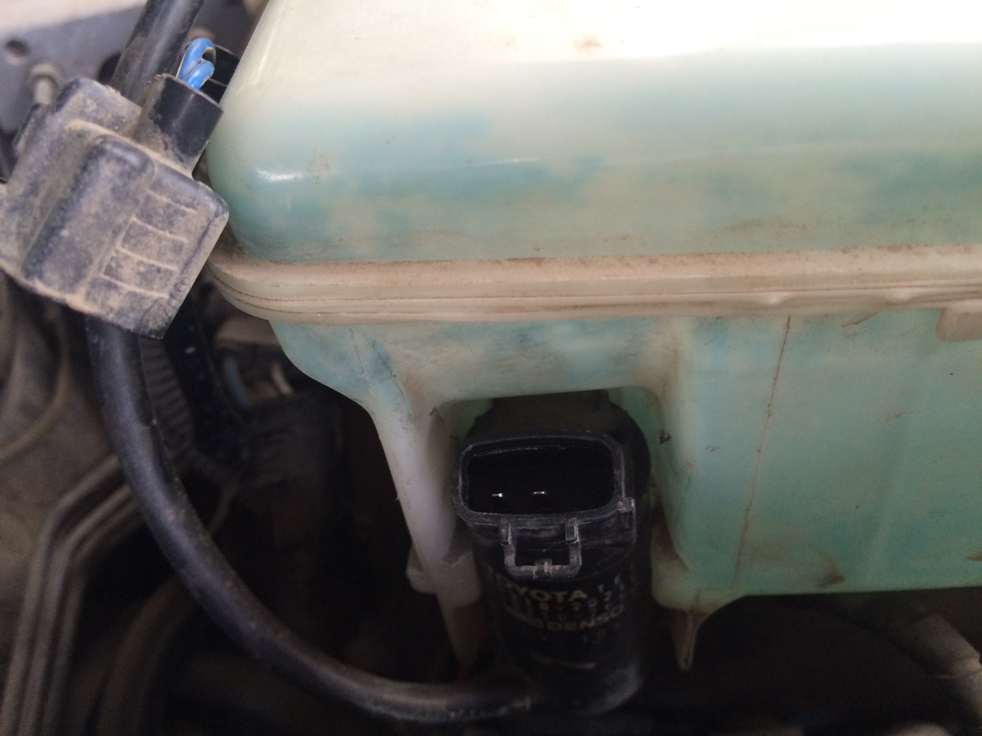 бачок омывателя 2106. насос омывателя лобового стекла ауди а6. мотор омывателя фар y61. омыватель toyota chaser 100. насос омывателя ваз калина.