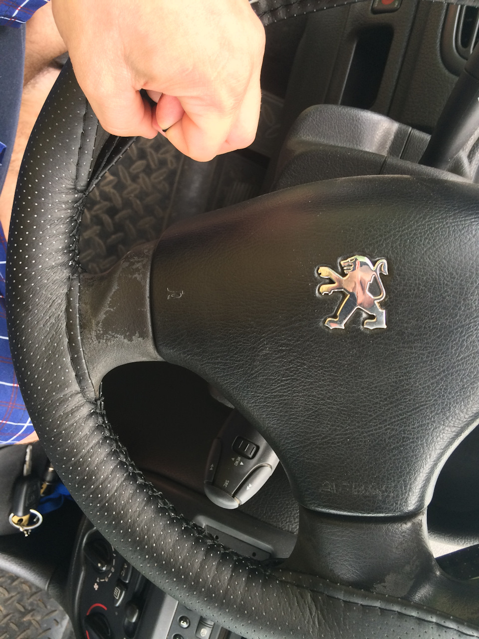 Установка оплетки на руль — Peugeot 206, 1,4 л, 2002 года | своими ...