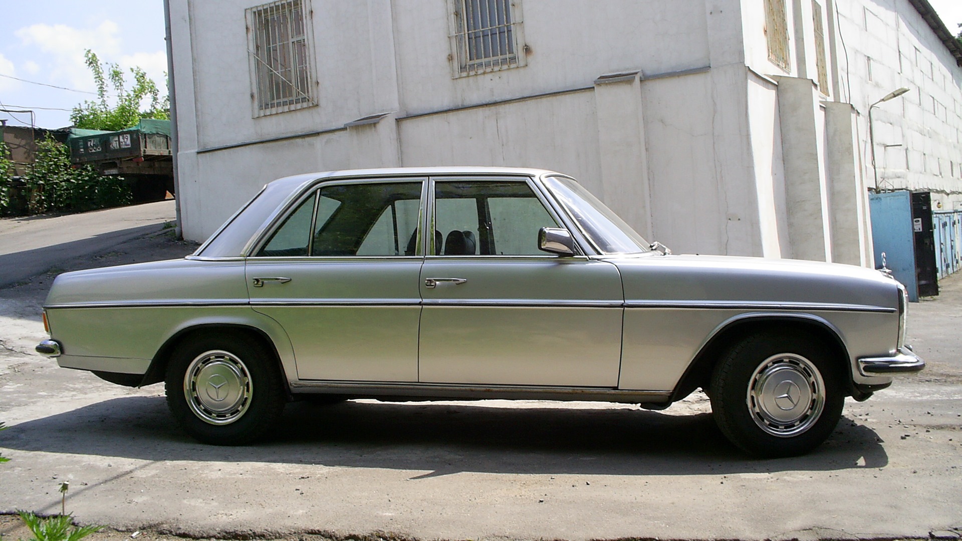 Mercedes-Benz W115 2.0 бензиновый 1976 | последний 