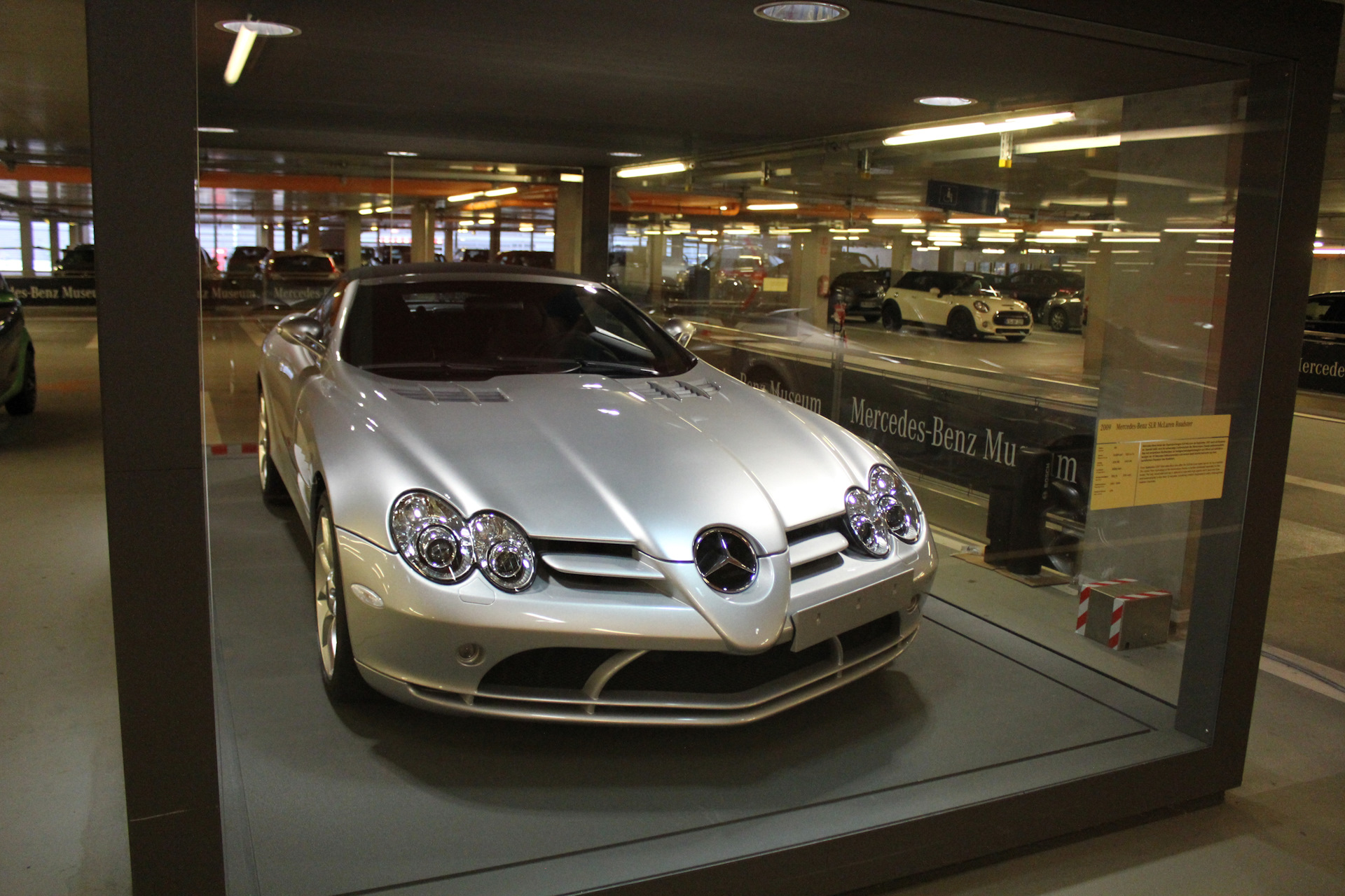 на парковке porsche engineering в штутгарте на парковке porsche engineering в штутгарте