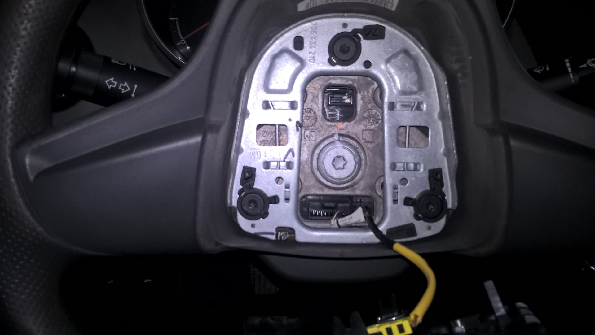 снять руль кобальт