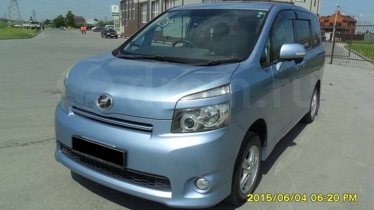 Toyota Voxy (2G) 2.0 бензиновый 2008 | 3ZR-FE / 4WD на DRIVE2