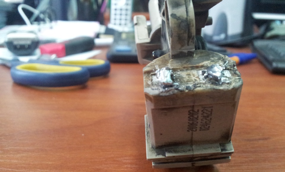 ХЕЛП! ХЕЛП! ХЕЛП! загорелись лампы зарядки и стояночного тормоза ...