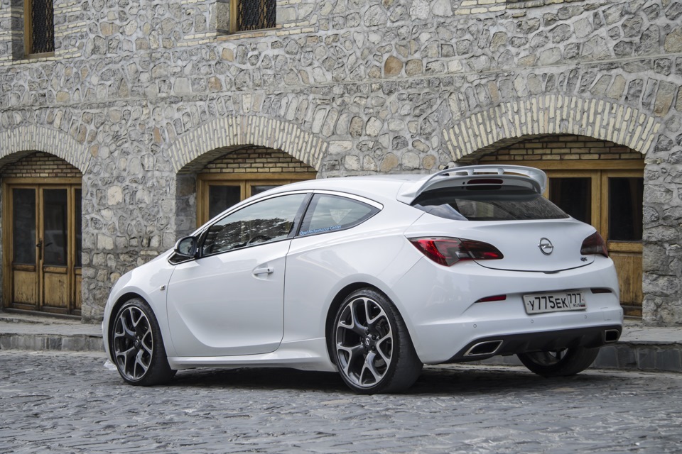 Opel Astra OPC White