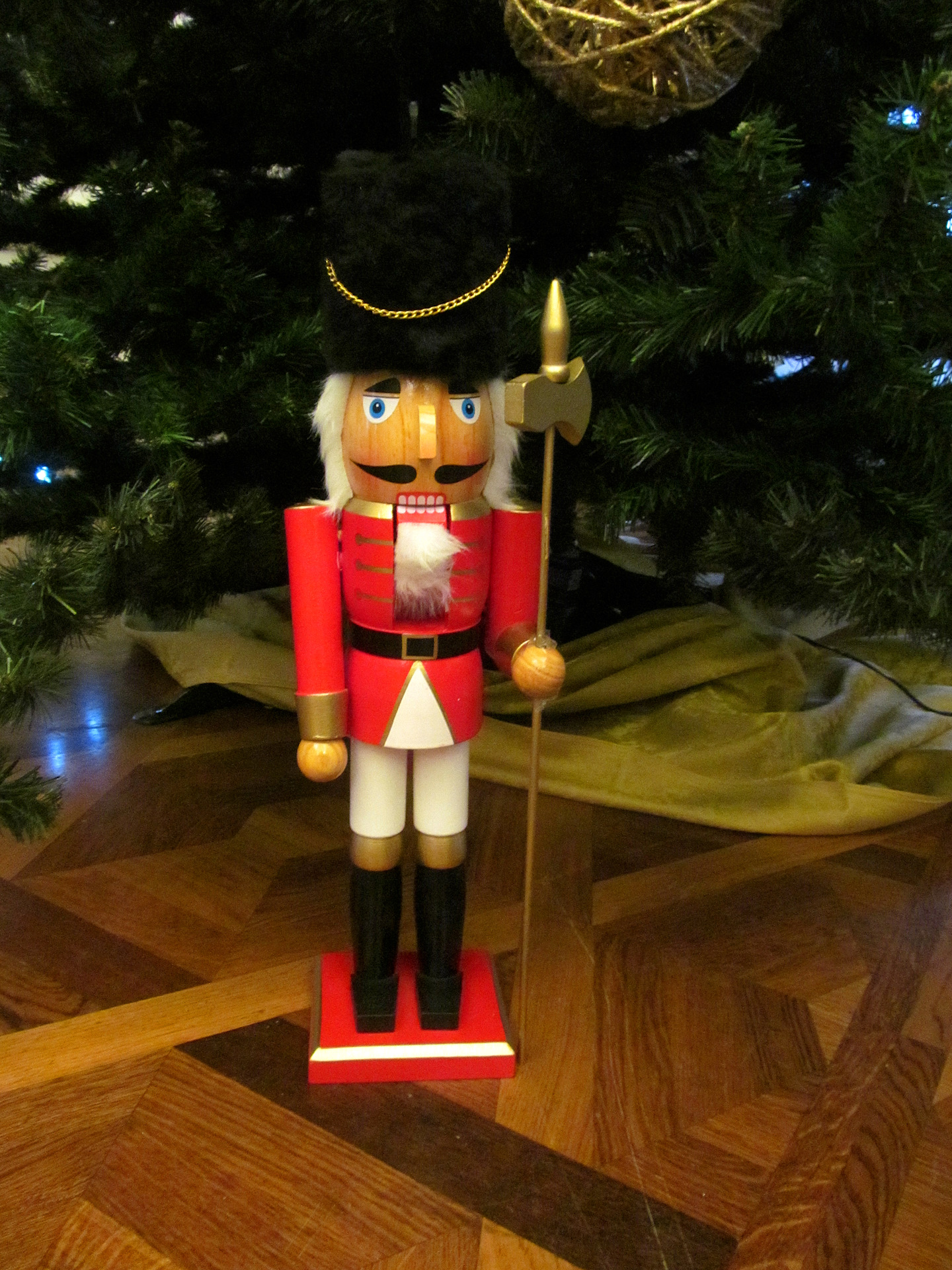 рождественская елка щелкунчик. щелкунчик балет григоровича. щелкунчик картина. щелкунчик страшный. новогоднее украшение щелкунчик.