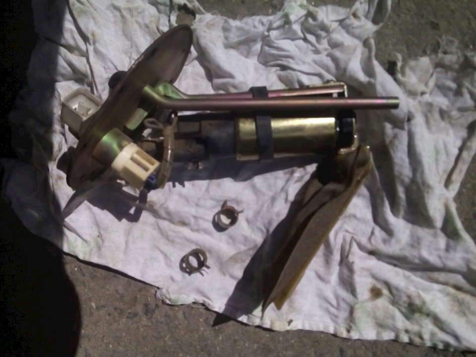 Чистка фильтра грубой очистки топливного насоса (сеточка) — Mazda 626 ...