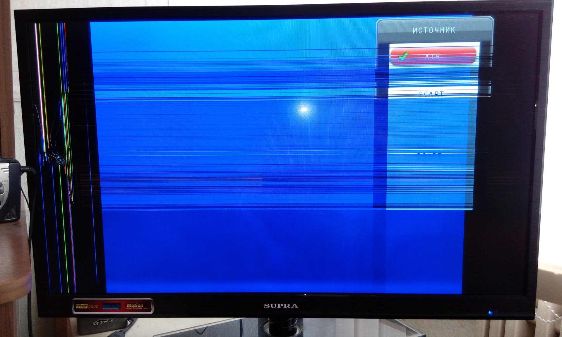 Телевизор есть полосы. Samsung 2243nwx вертикальная полоса. ЖК самсунг вертикальная полоса. Телевизор самсунг красная полоса снизу. LG плазма горизонтальная полоса.
