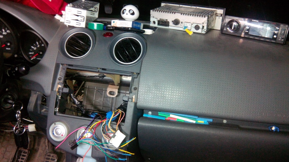 Установка магнитолы PIONEER - Mitsubishi Colt VI, 1,3 л, 2007 года автозвук DRIV