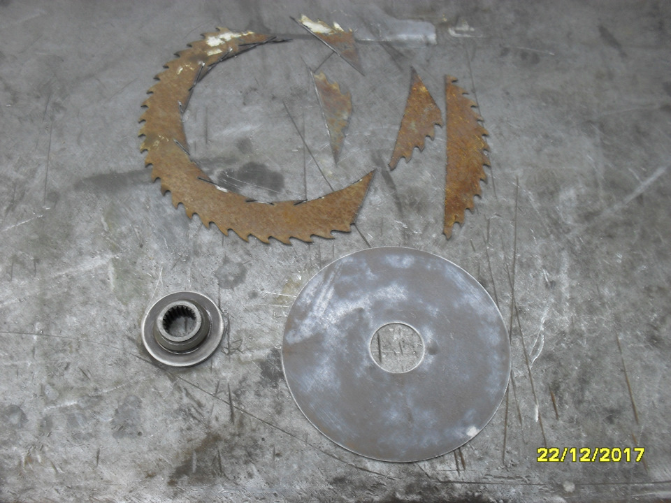 Фото в бортжурнале Самодельный минитрактор