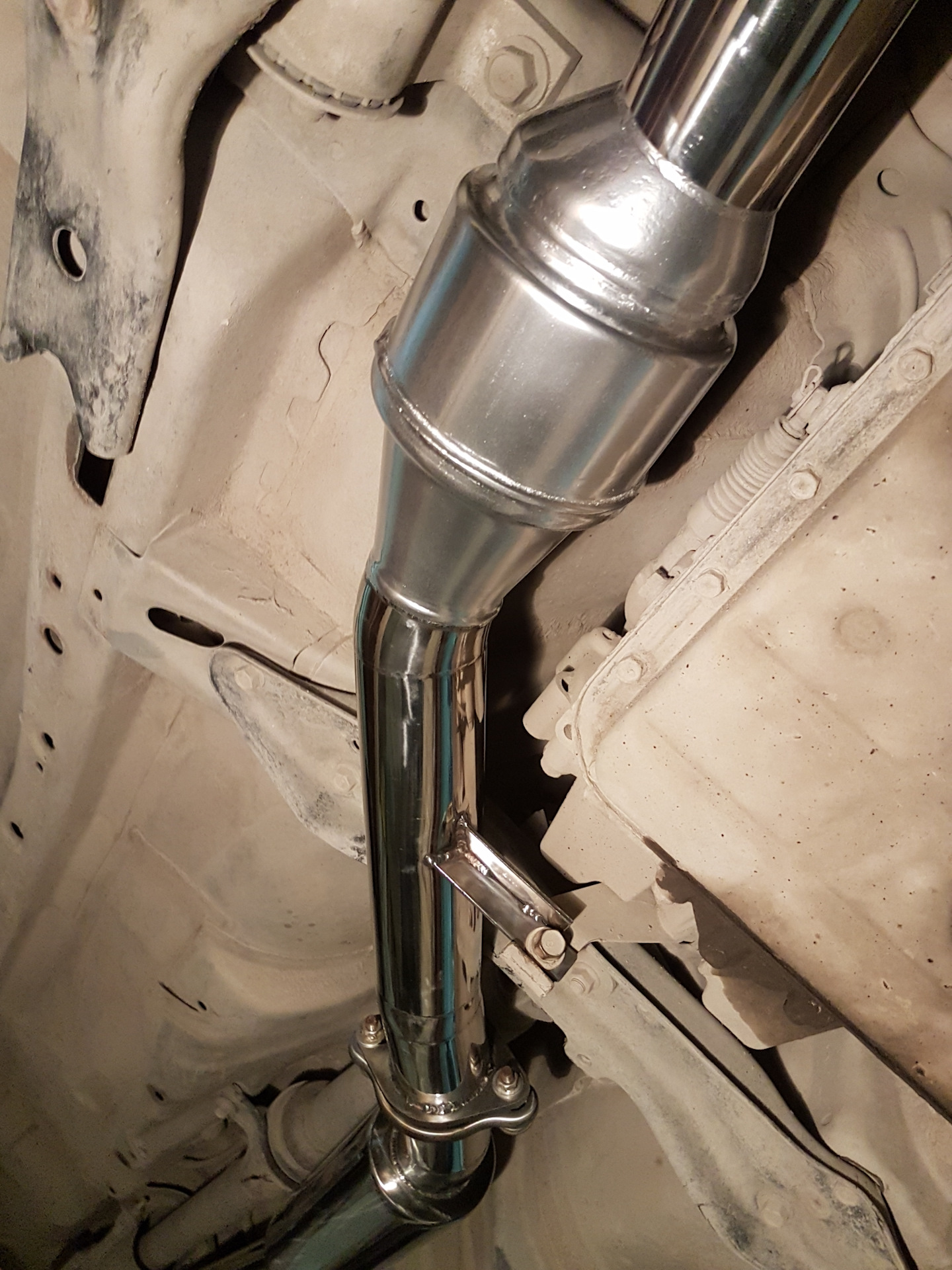 Коррозия выхлопной системы. Ржавеет выхлопная труба. Датчик перегрева катализатора тойота. Выпускной коллектор раскаленный. Выхлопная система subaru forester 2020.