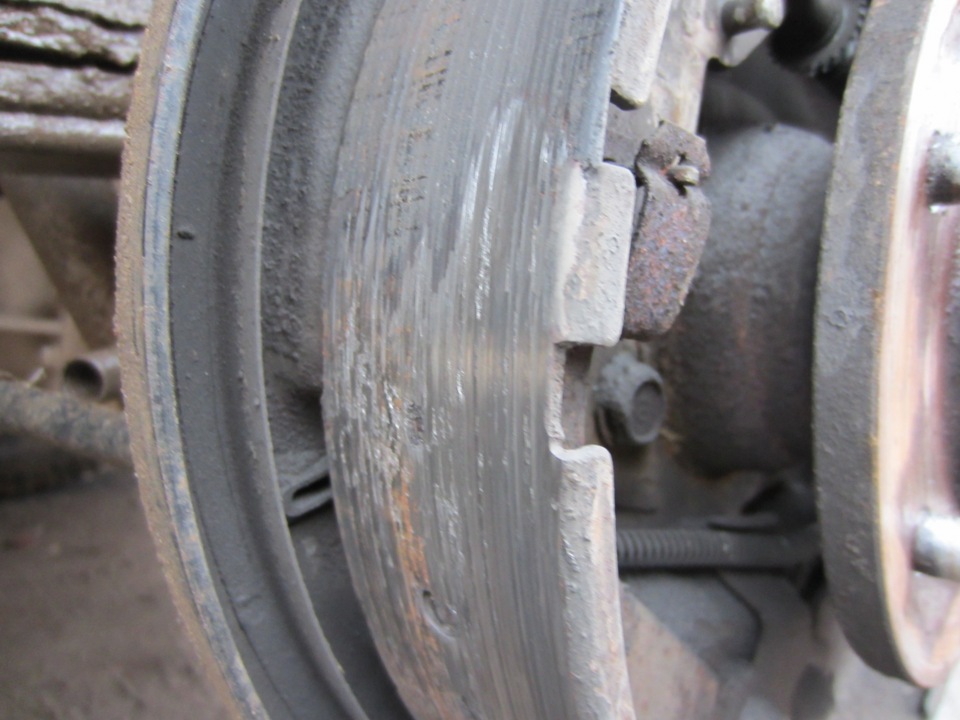 Замена задних колодок мазда бонго грузовик. Колодки задние барабан мазда 323. Мазда 6 2005 задние тормоза. Задние тормоза mazda 323. Задние тормозные колодки мазда 323.