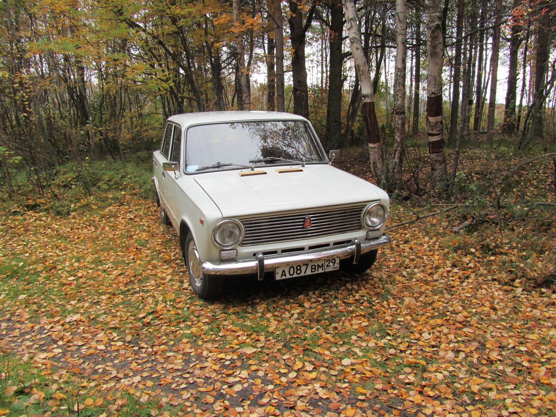 Фотографии в осеннем лесу — Lada 2101, 1,5 л, 1982 года | фотография |  DRIVE2