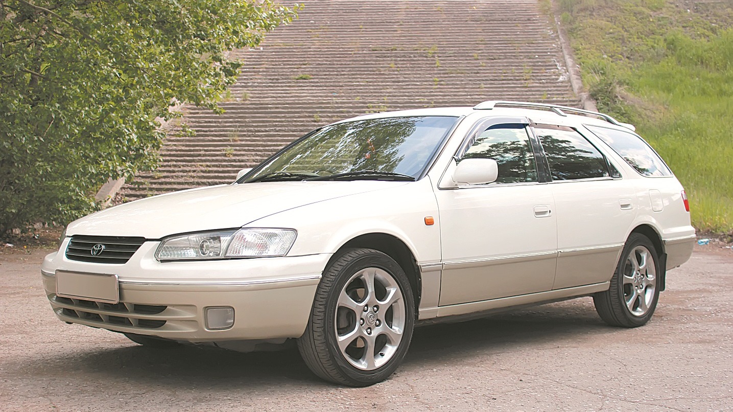 Toyota Camry Gracia