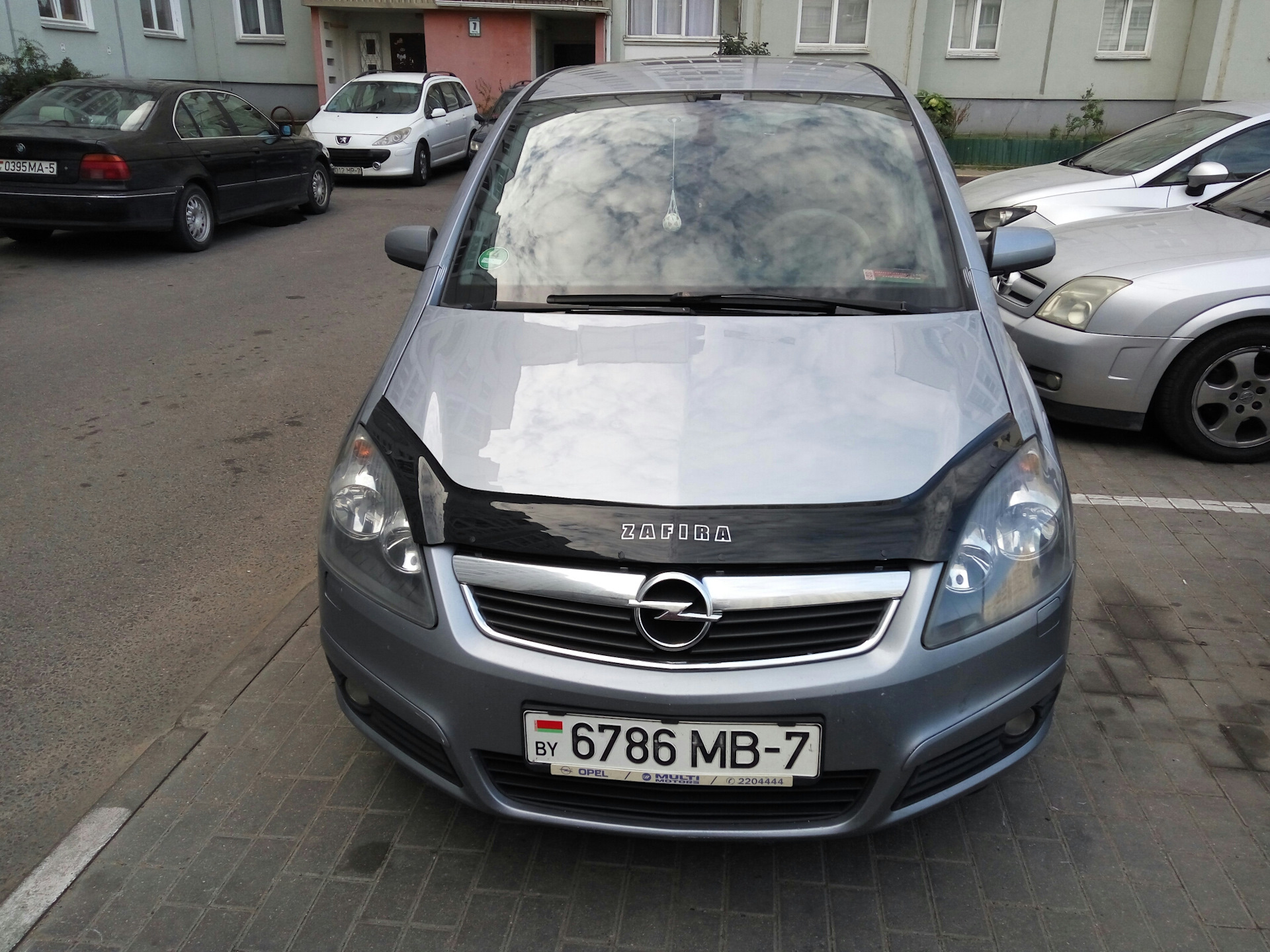 Дефлектор опель зафира. Opel Zafira b дефлекторы. Opel Zafira b дефлектор капота. Opel Zafira b 2006. Дефлекторы капота для Опель Зафира а.