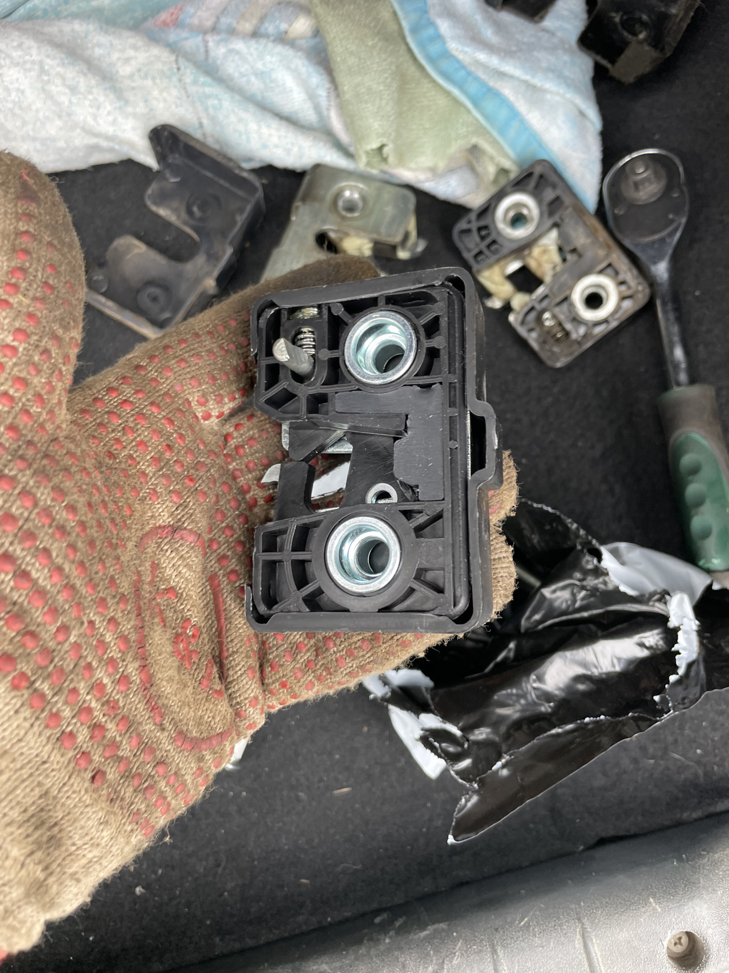 Замки дверей — Lada Приора универсал, 1,6 л, 2010 года | своими руками ...