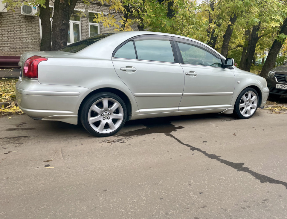 Какие диски на тойота авенсис 2004