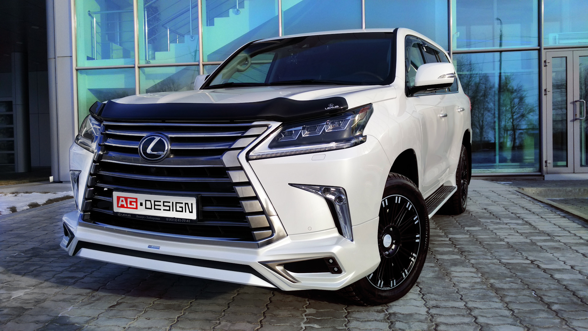 Lexus LX 570 Khann красный